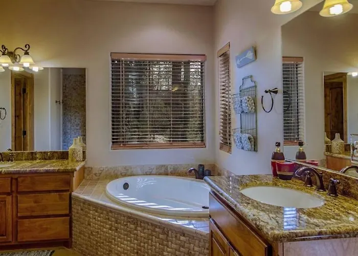 Torreon Family Large Decks And Open Floorplan Holiday home Show Low